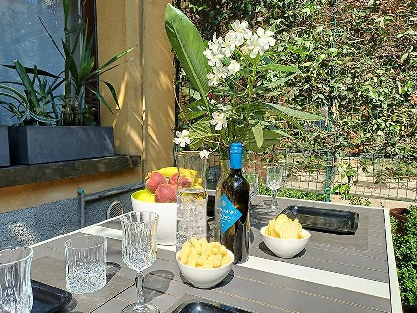 アパート Elegant Stylish House Milano With Garden & Acアパートメント イタリア